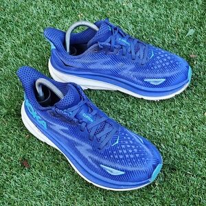 HOKA CLIFTON 9 - Womens Athletic Shoes - SIZE 8B